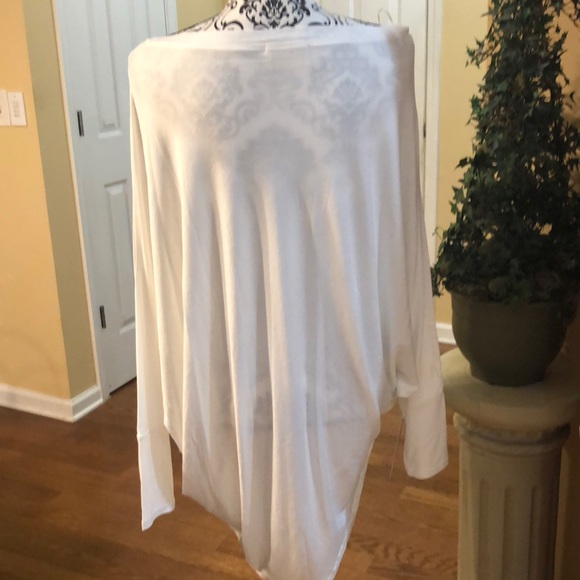 NEW! White Oversized Asymmetrical Top. Medium. - Picture 7 of 8